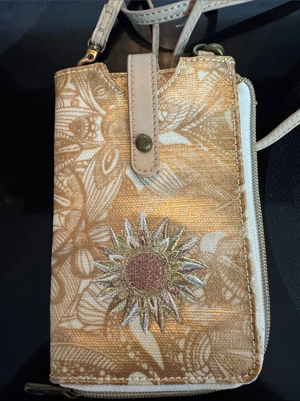 Sakroots Wallet Wristlet Cell Phone Purse Crossbody Strap Celestial Sun